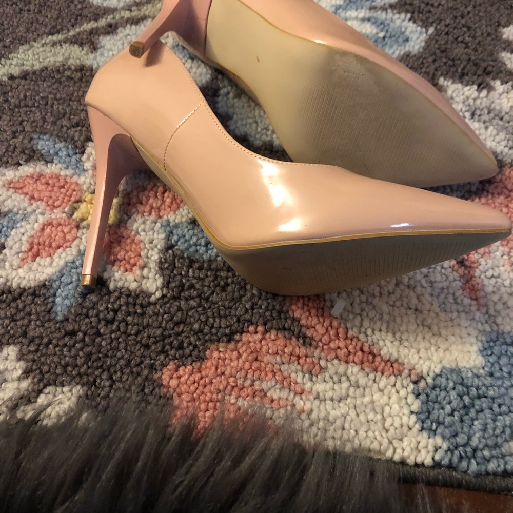 Good condition , wore once and no scratches